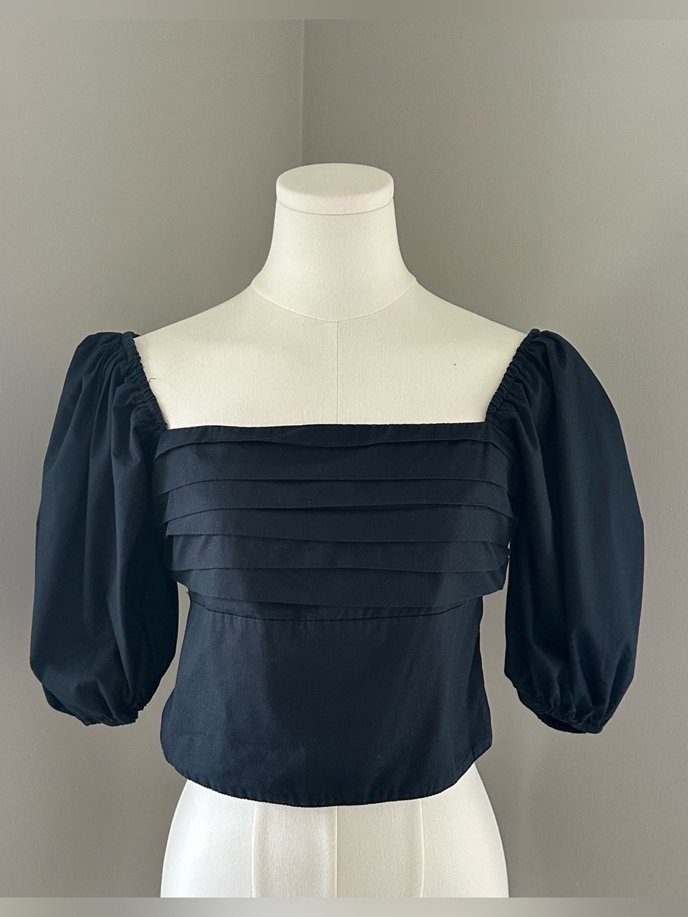 💐 Abercrombie & Fitch Pleated Puff-Sleeve Poplin Top. Black. Size Small